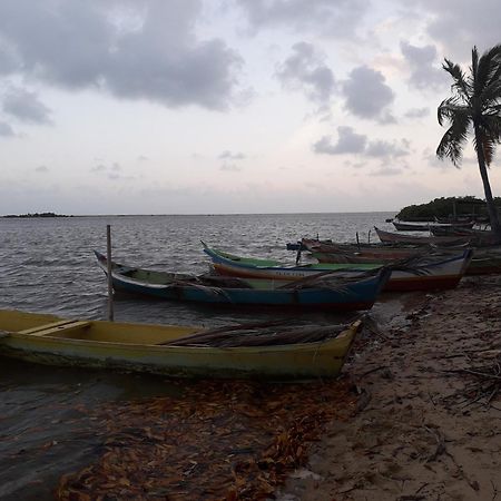 Chale Perto Da Praia Com Duas Suites E Varandao Pacatuba  Экстерьер фото