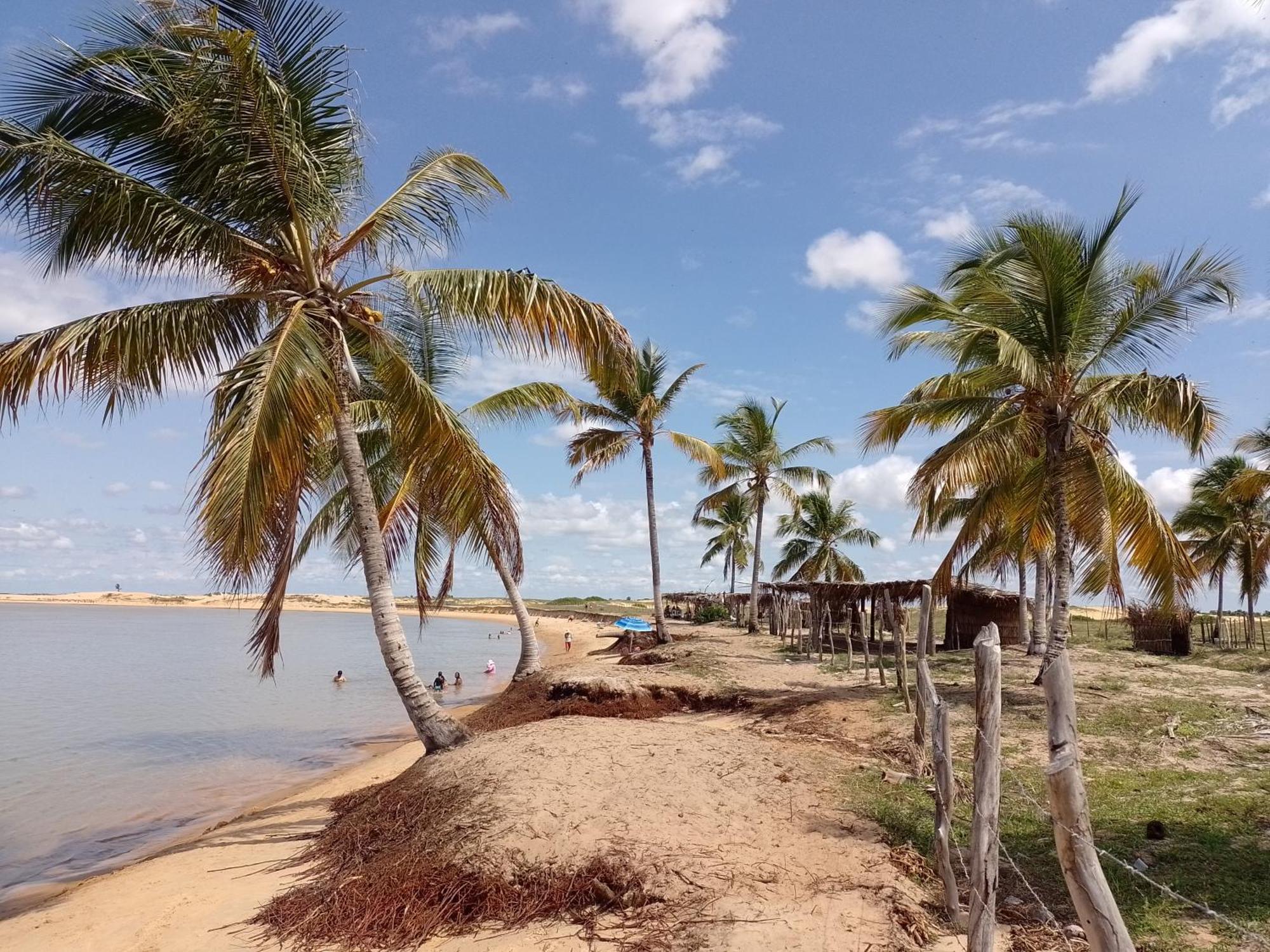 Chale Perto Da Praia Com Duas Suites E Varandao Pacatuba  Экстерьер фото